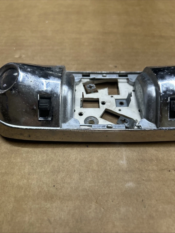 Ford F-150 F-250 F-350 Bronco 1980-1996 luz domo cromada OEM sin lente Foto 4 de 4