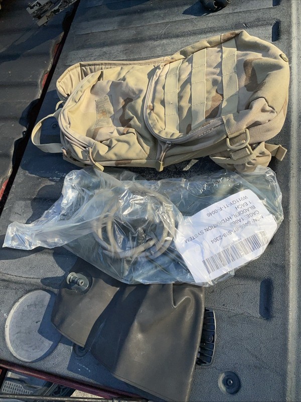 Camelbak M.U.L.E. Maximum Gear Desert Camo hydration pack W/Bladder & Hose