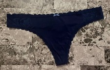 NWT BODY BY VICTORIA'S SECRET LARGE NAVY BLUE SMOOTH LACE BOW RARE THONG PANTIES