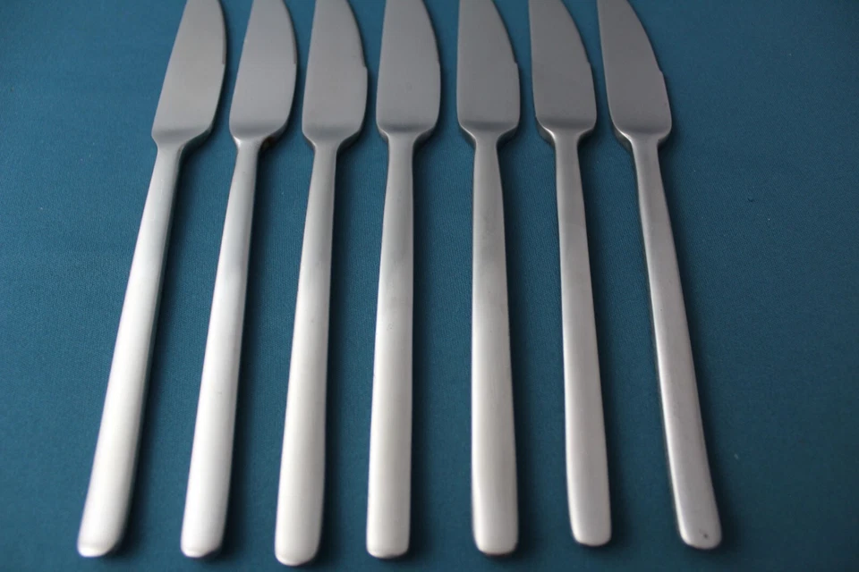 7 Cuchillos de Cena Sólidos Ikea DATA Inoxidable 8 7/8" Foto 2 de 4