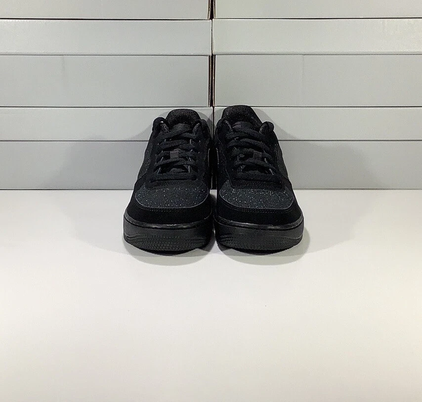 全新 Nike Air Force 1 LV8 (GS) “Black” 849345-002 Youth 尺码 5-7 / 女式 尺码 6.5-8.5 — 第 2/4 张图片
