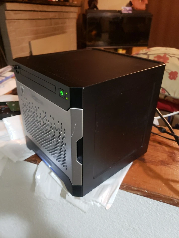 HP ProLiant MicroServer Gen8 G2020T 2GB RAM 4-BAY One 1 TB HDD PID: 712318-001 - Image 4 of 4