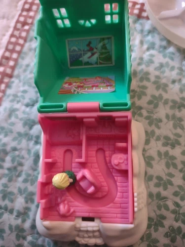 McDonalds 1995 Polly Pocket Winter Ski Chalet Compact Playset Christmas House