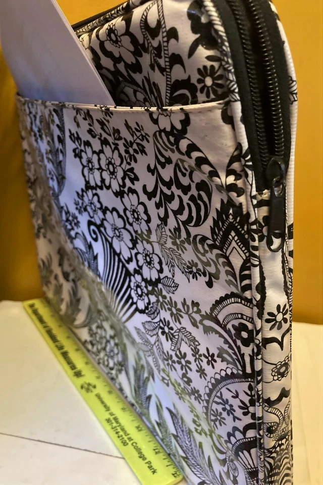 Funda acolchada para computadora portátil blanca y negra con cremallera floral PVC 14" W x 11" H Foto 2 de 4