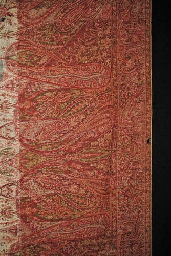 VICTORIAN JACQUARD WOVEN PAISLEY SHAWL, WHITE CENTER, 1820s - Picture 3 of 16