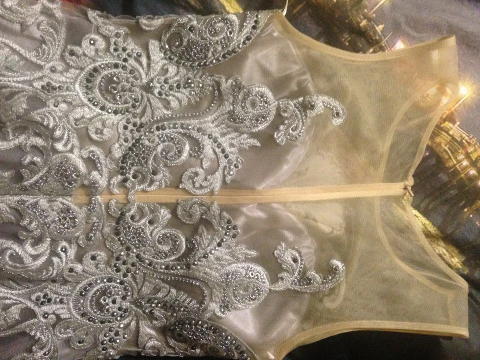 Meraviglioso vestito da sposa argento 42 originale Marfil Barcelona e guepiere - Immagine 4 di 4