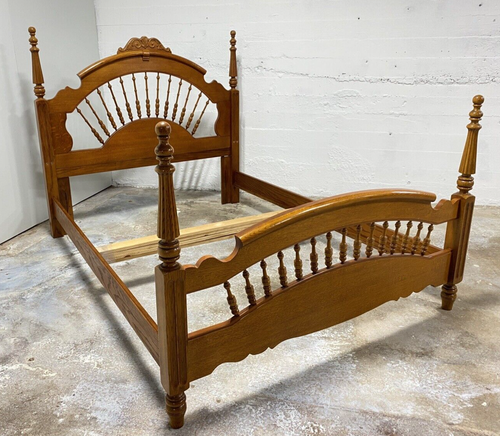 Lexington Furniture Victorian Sampler Collection Spindle Queen Full Bed - Picture 6 of 19