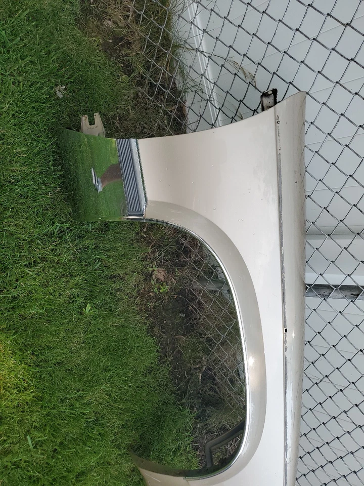 93 94 95 96 Cadillac Fleetwood Brougham Rh Guardabarros Recorte Rocker Clip 1993 1995 Tracción trasera Foto 2 de 4