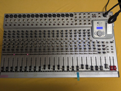 Sirus DXP 24-4 Studio & Live Mischpult   24 Kanäle inkl. LED Pultlampe