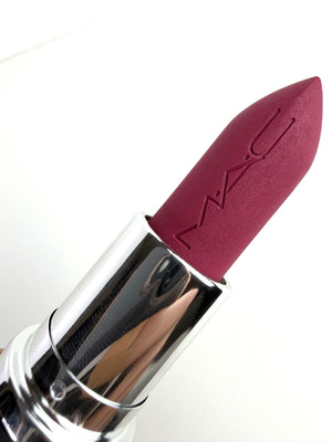 MAC Maximal matte lipstick -color Captive Audience- NEW