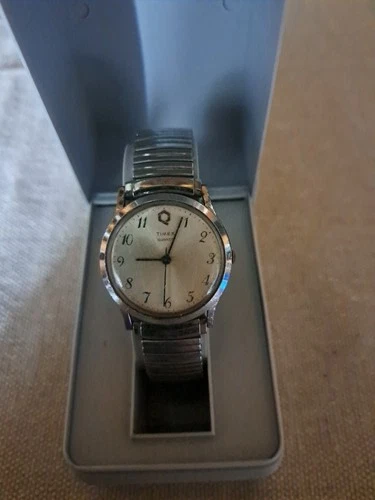 Vintage Timex Watch Men's 34mm Silver Tone Stretch Band Manual Wind Collectible