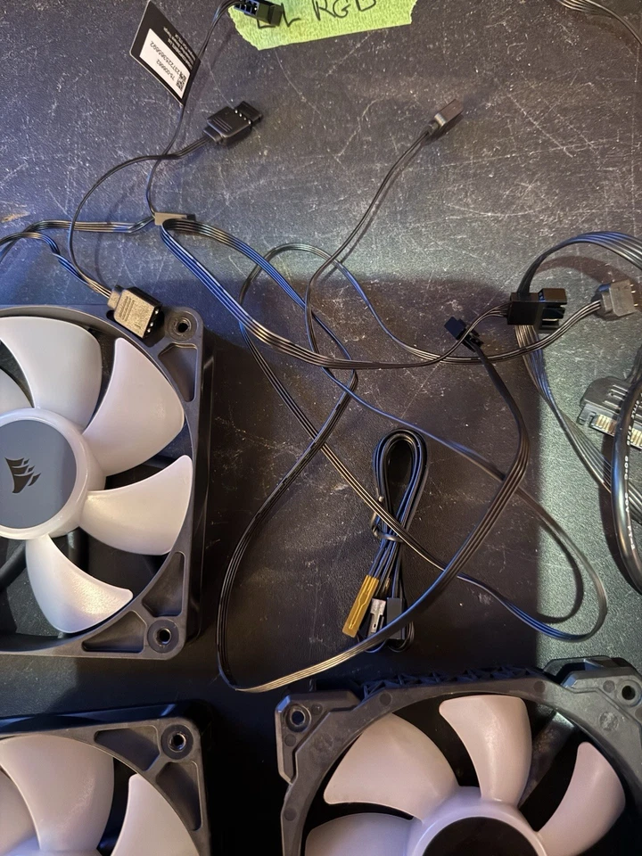 Corsair RS120 ARGB Negro PWM 120mm Ventiladores Cadena Margarita, Paquete Triple + Commander Pro Foto 2 de 4