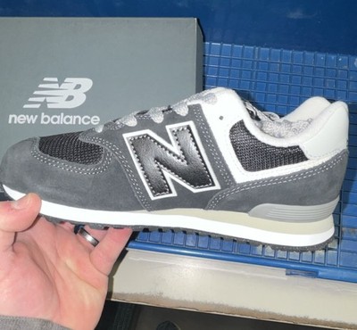 New Balance Gray Black Suede Mesh Lace Up Low Top Athletic Sneaker Men