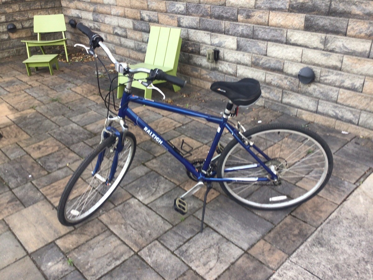 RALEIGH DETOUR…3.0 X LARGE BIKE READY FOR SUMMER AND VERY CLEAN