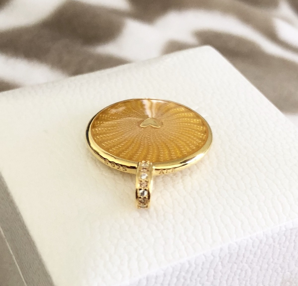 アクセサリー　しぃ Pandora 18K Ray of Sunshine, Golden CZ Pendant 367118EN158 +
