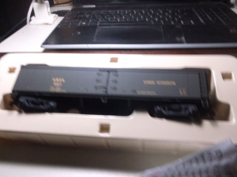HO Box Car. G ,A.C.X. Woodside Reefer. GSE Trucks. Walthers Original Box