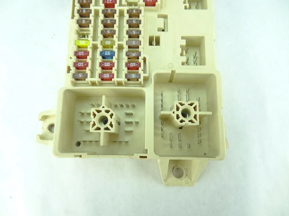 Распределительная коробка предохранителей для салона Jaguar S-Type 2000 2001 годов выпуска  - Изображение 2 из 4