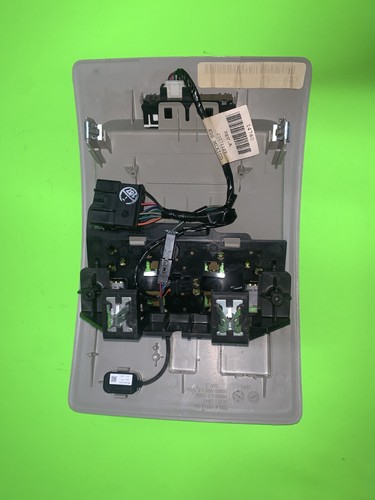 Conjunto de luz domo interior GMC Sierra 1500 2008 usado de fábrica OEM - Imagen 4 de 6