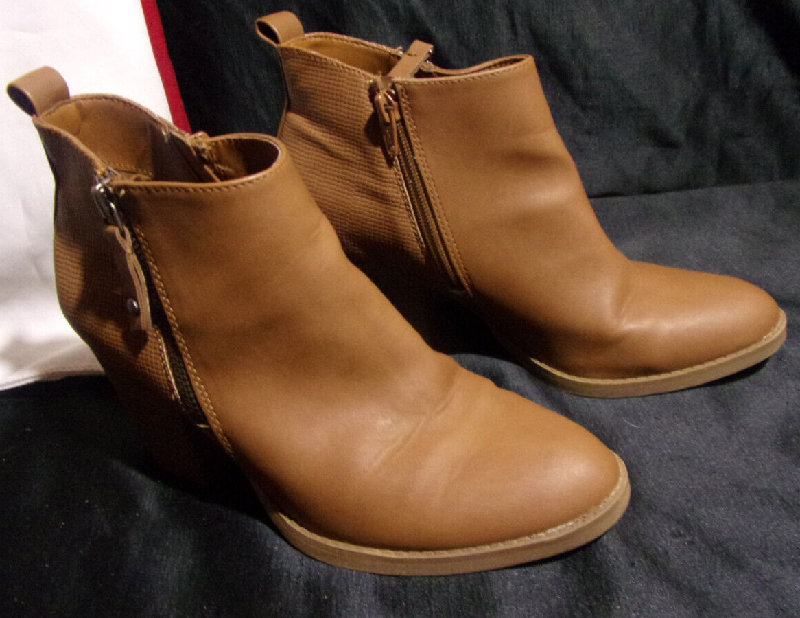 Universal Thread Womens Brown Side Zip Block Heel… - image 1