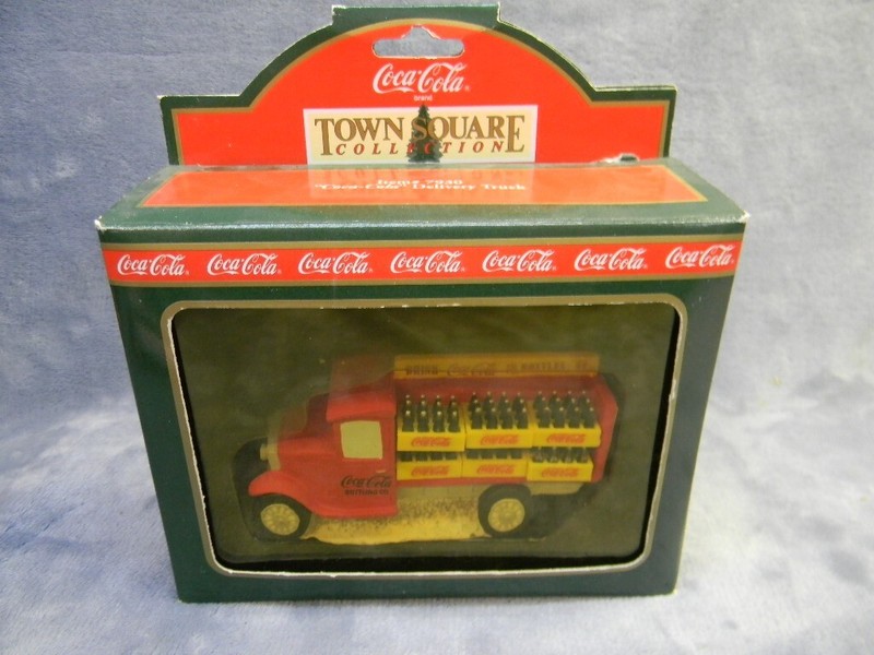 COCA-COLA RESIN RED DELIVERY TRUCK #7930 BY TOWN SQUARE COLLECTION -MIB