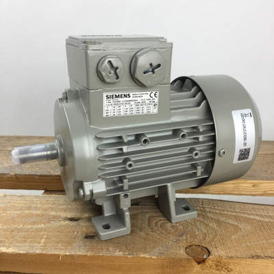 1LE1002-0BB62-2AA4 Siemens    IE1 = standard = EFF2   Three Phase Motors