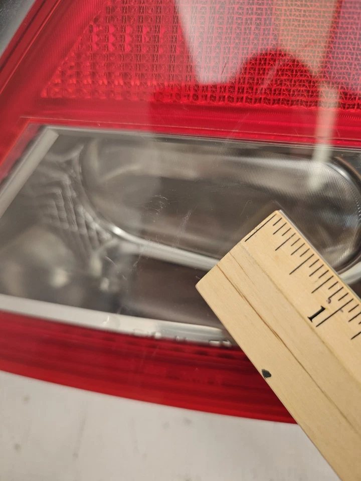 Luz trasera derecha del lado del pasajero Infiniti M45 2003-2004 OEM  Foto 4 de 4