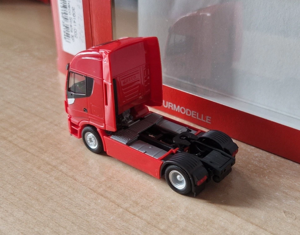 Herpa 312233 IVECO STRALIS XP NP trattore stradale neutro rosso 1:87 - Immagine 4 di 4