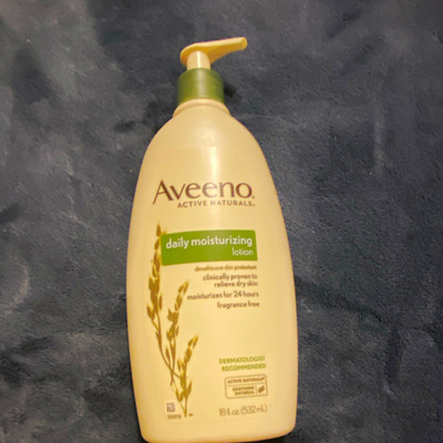 Aveeno Active Naturals Daily Moisturizing Lotion Fragrance-Free 18 fl oz Pump