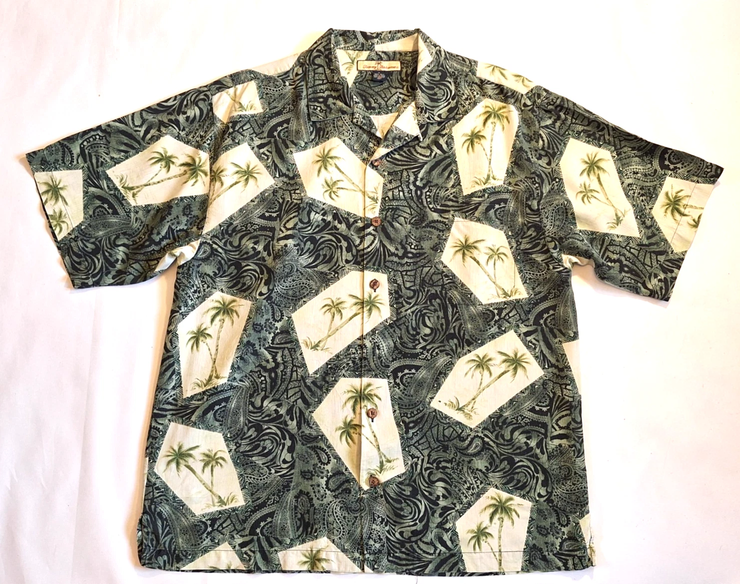 Tommy Bahama Short Sleeved 100% Silk Shirt in Green / Multi Hawaiian Size M (L)