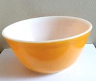 Vintage Pyrex Glass Mixing Bowl # 402  Yellow Orange 1 1/2 Quart