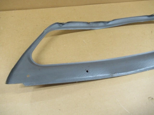 Pantalla trasera interior Ford Sierra P100 embellecedor/redondo, en gris. Foto 2 de 4