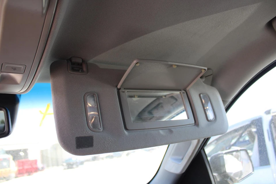 Parasol derecho usado se adapta a: GMC Yukon XL 1500 2016 grado derecho A Foto 2 de 4