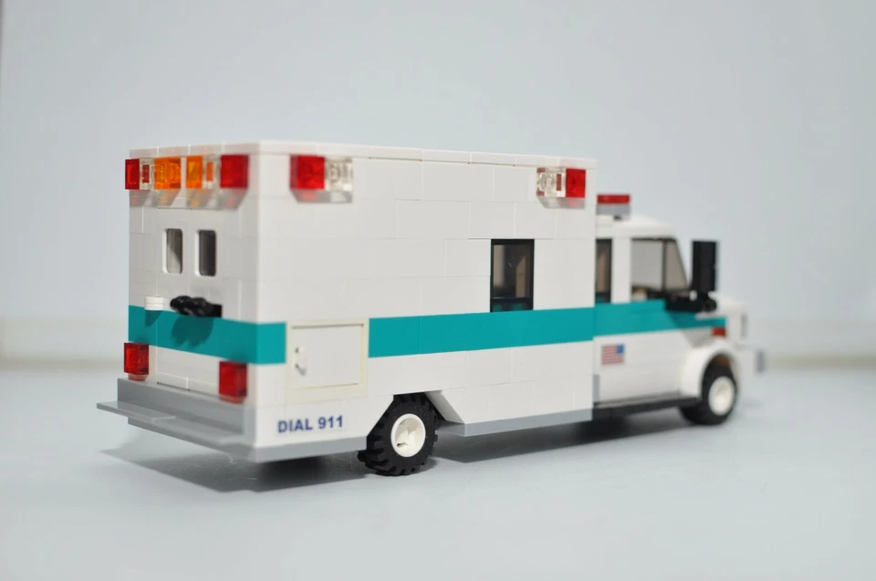 Ambulancia EMT Medic Turquesa Blanco Modelo Personalizado Compatible con Ladrillos LEGO® Foto 3 de 4