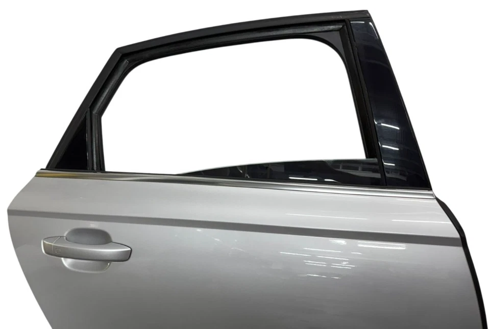 Audi A6 S6 2012-2018 carcasa de puerta trasera derecha del lado del pasajero plateada OEM Foto 3 de 4