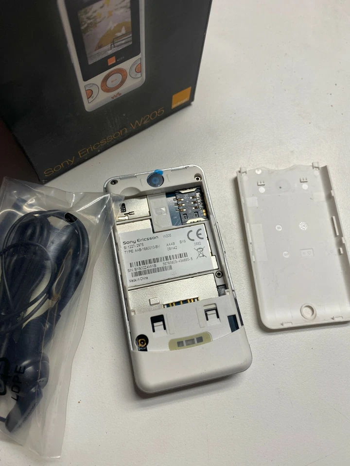 Teléfono Sony Ericsson W205 Stock Antiguo Raro Coleccionistas Teléfono Móvil GSM Foto 4 de 4