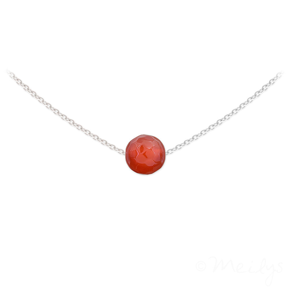 Collier agate rouge argent rhodié, le cadeau hypoallergénique parfait pour célébrer une femme