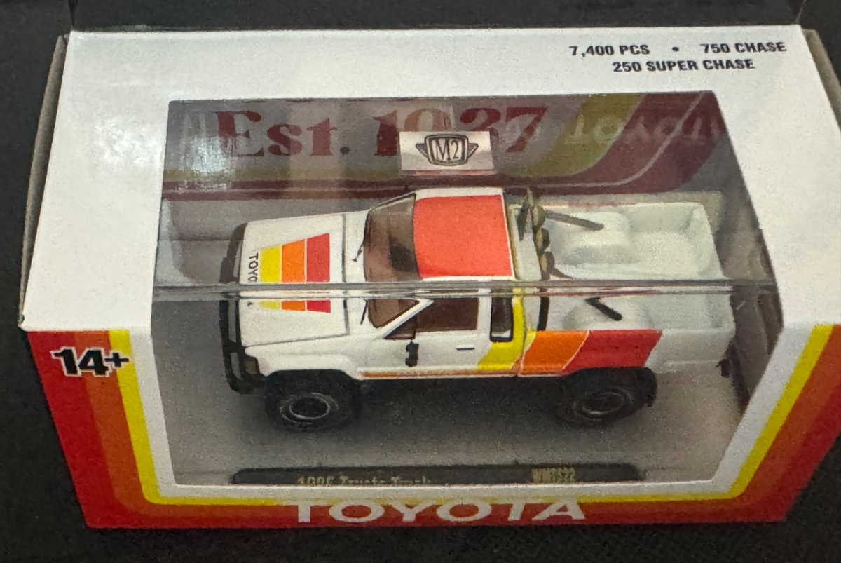 M2 Machines 1985 Toyota Pickup 4WD WMTS22 Walmart Exclusive 1:64