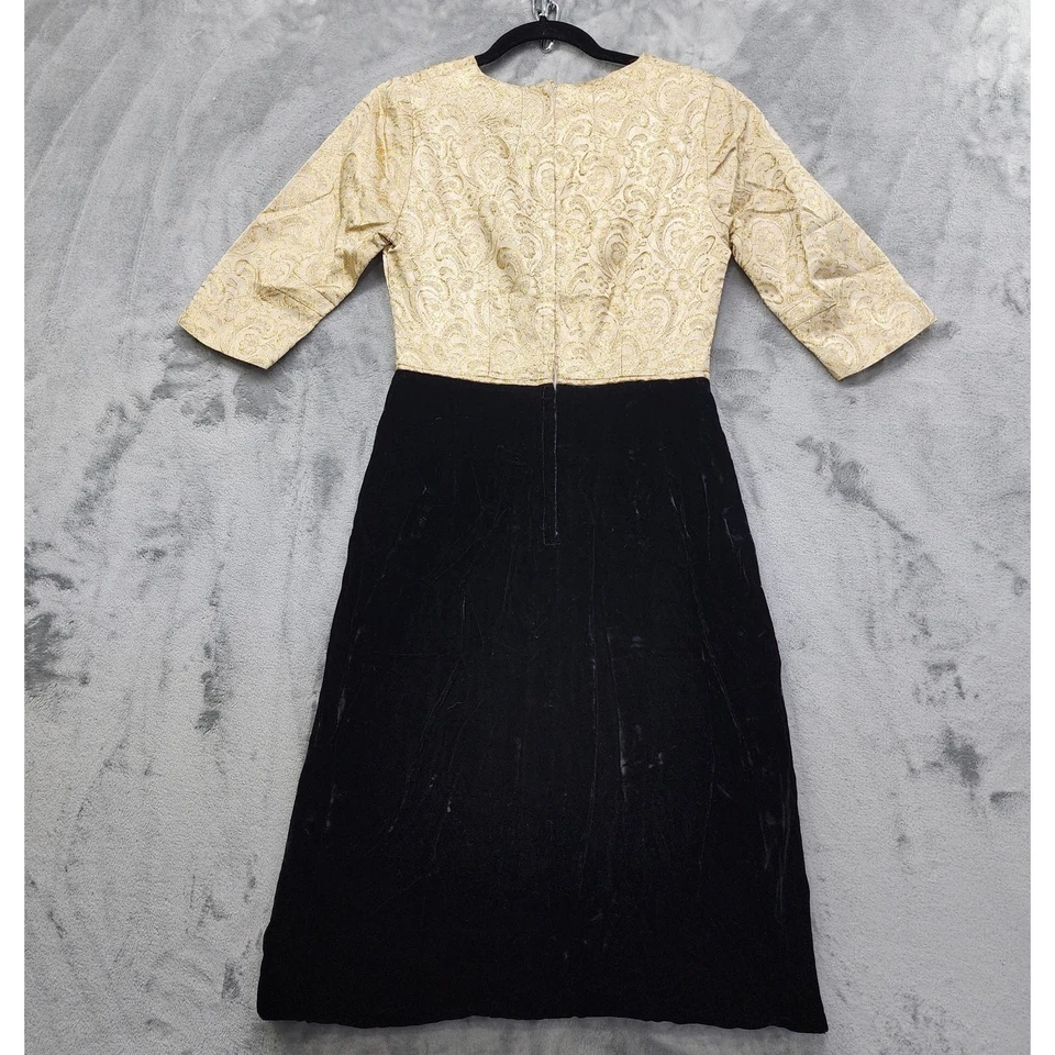 Vestido de coquetel vintage anos 50 e 60 gola quadrada manga cropped tamanho P preto veludo dourado - Imagem 2 de 4