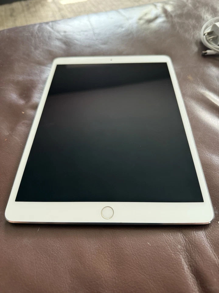 Apple iPad Pro 10.5" Wi-Fi 64GB Silver Tablet iPadOS 17.7.8 - Image 4 of 4