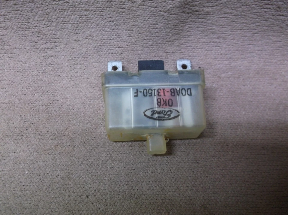 Ford Mustang Mark III 1970 Mercury Cougar faros con llave en zumbador de encendido Foto 4 de 4