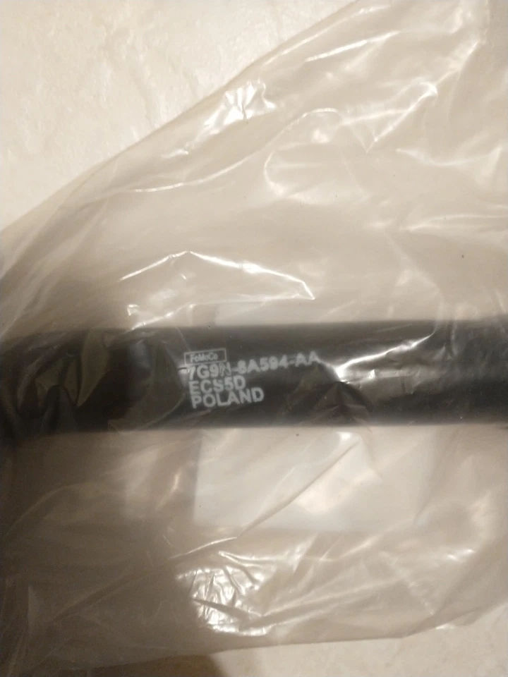 正品原始设备制造商沃尔沃冷却系统软管部件 # 30774512 适用于 3.2L 发动机 — 第 3/4 张图片