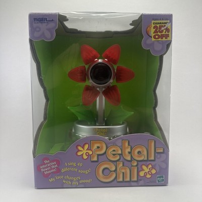 2001 HASBRO Vintage Tiger Electronics Petal Chi Red Rose Dancing Flower NEW