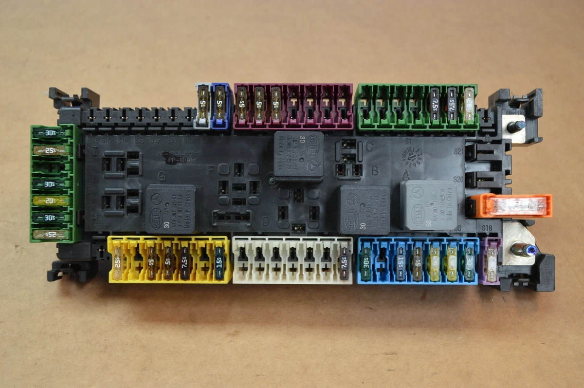 2019 W166 MERCEDES GLE63 AMG REAR RELAY PANEL FUSE BOX OEM  