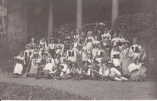 uralte AK Photo-AK Gruppe Dorfgemeinschaft in Trachtenmode Leubnitz Werdau? //55