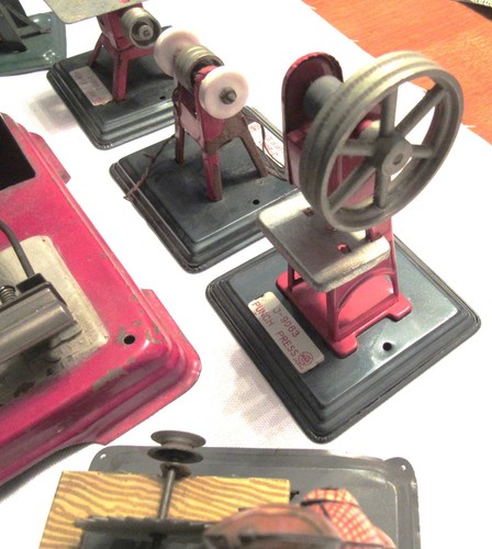 ANTIQUE TOY STEAM ENGINE & 7 MACHINES US ZONE GERMANY - Picture 6 of 17