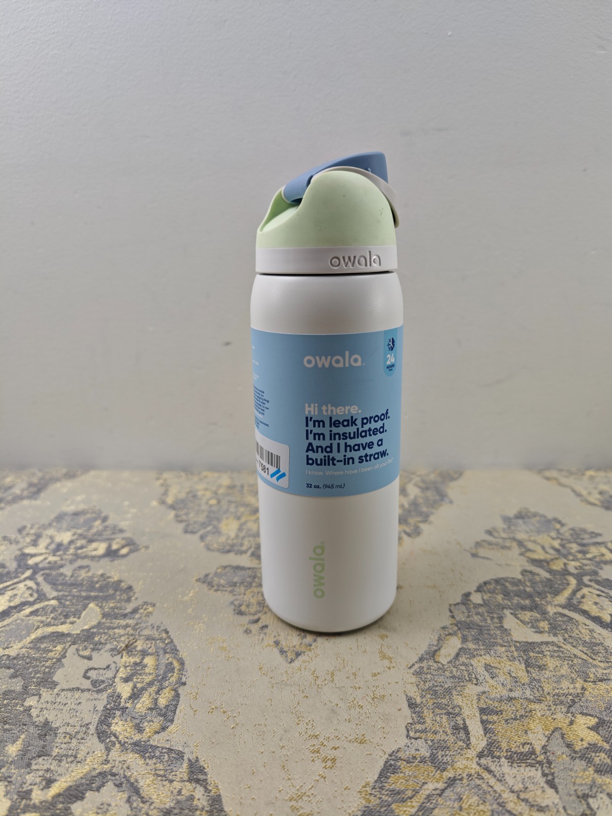 Owala FreeSip Insulated Stainless Steel Water Bottle with Straw (READ)