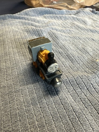 Thomas Friends Diecast Metal Take n Play Along Train Tank - Dash 2012 - Imagen 2 de 6
