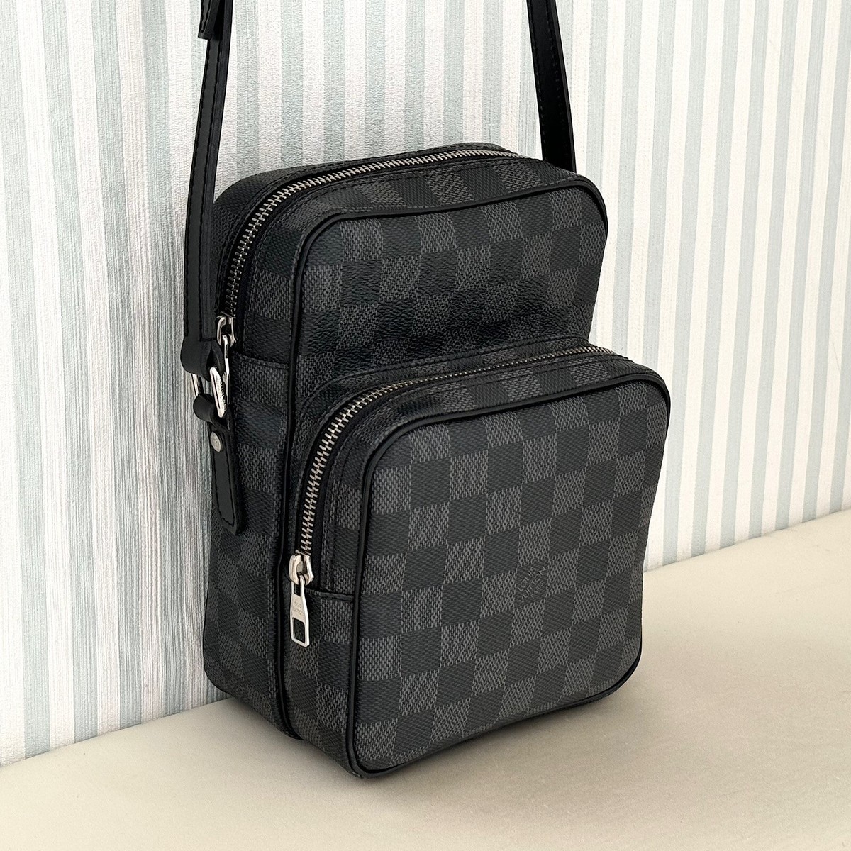 Louis Vuitton Damier Graphite Rem Shoulder Bag Cross Body Louis Vuitton Damier Graphite Rem Shoulder Bag Cross Body