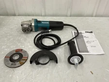 MAKITA - 9557PB Angle Grinder 7.5 A. 11,000 RPM 4 1/2 in Wheel Dia