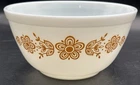 PYREX BUTTERFLY  GOLD WHITE  402 1 1/2 Qt. MIXING BOWL